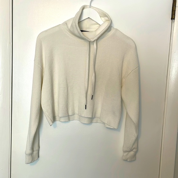 Forever 21 Tops - Forever 21 Women's Long Sleeve Cropped Cowneck Shirt